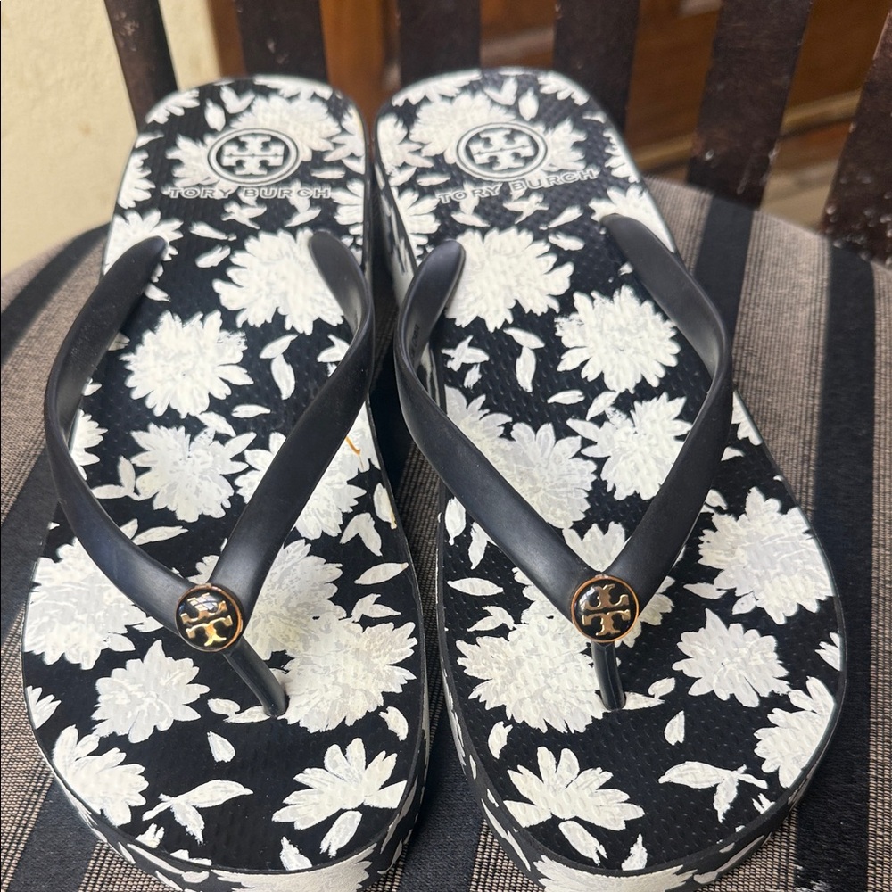 Tory Burch Black & White Floral Platform Thong Sandals